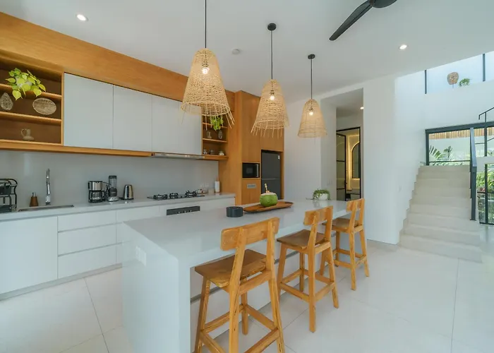 Puri Senang - Modern Pool Villa, 6 Mins To Berawa & Finns ヴィラ