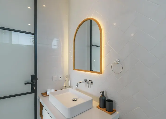 Villa Puri Senang - Modern Pool Villa, 6 Mins To Berawa & Finns Canggu