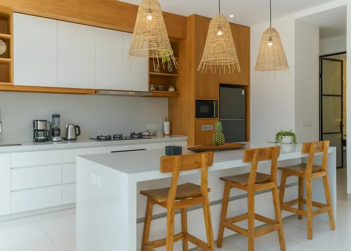 Puri Senang - Modern Pool Villa, 6 Mins To Berawa & Finns ヴィラ *