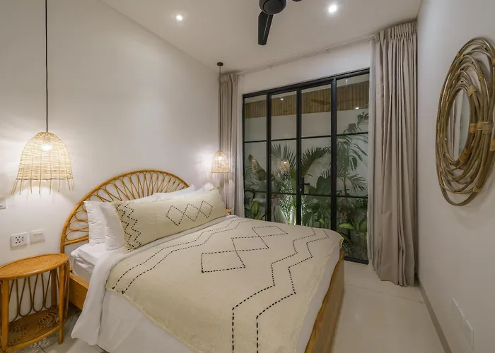 Villa Puri Senang - Modern Pool Villa, 6 Mins To Berawa & Finns *