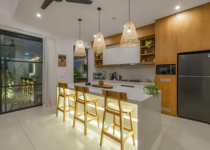 Puri Senang - Modern Pool Villa, 6 Mins To Berawa & Finns Villa