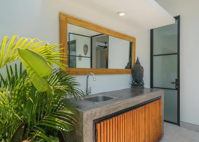 Puri Senang - Modern Pool Villa, 6 Mins To Berawa & Finns *