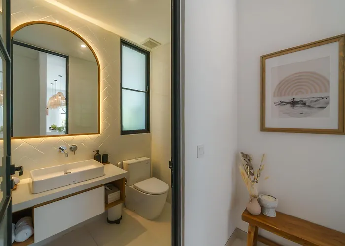Puri Senang - Modern Pool Villa, 6 Mins To Berawa & Finns Villa