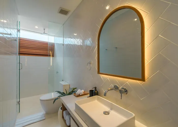 Puri Senang - Modern Pool Villa, 6 Mins To Berawa & Finns ヴィラ *